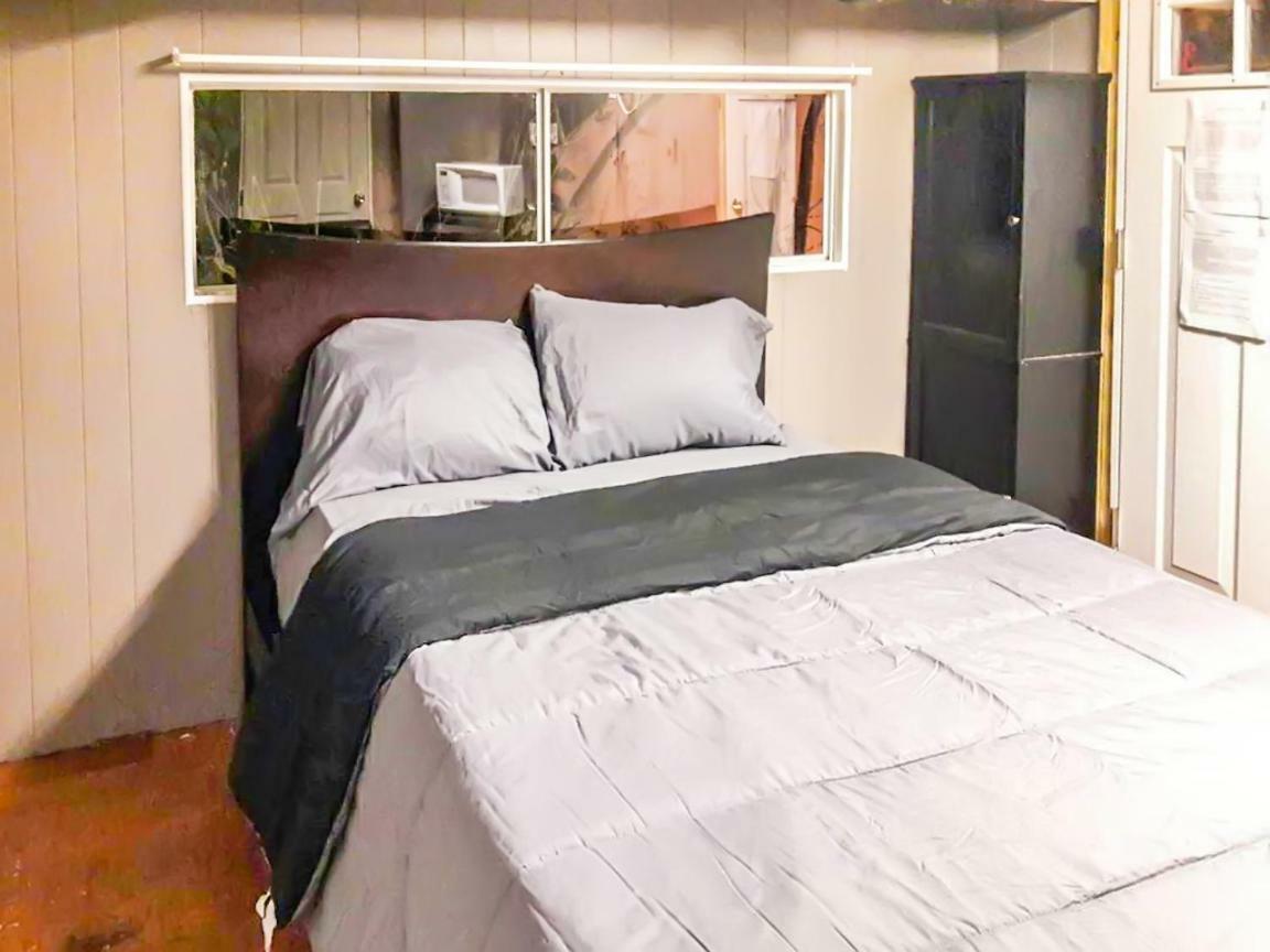 Co-Ed Dorm With Fantastic Patio! Leilighet Ewing Rom bilde